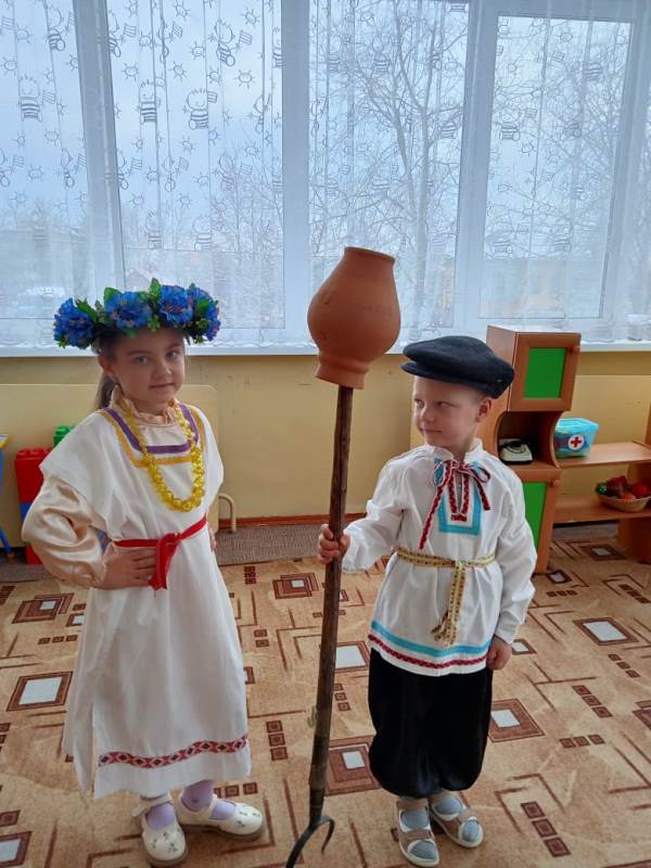 Дошкольники в мире национального костюма и быта