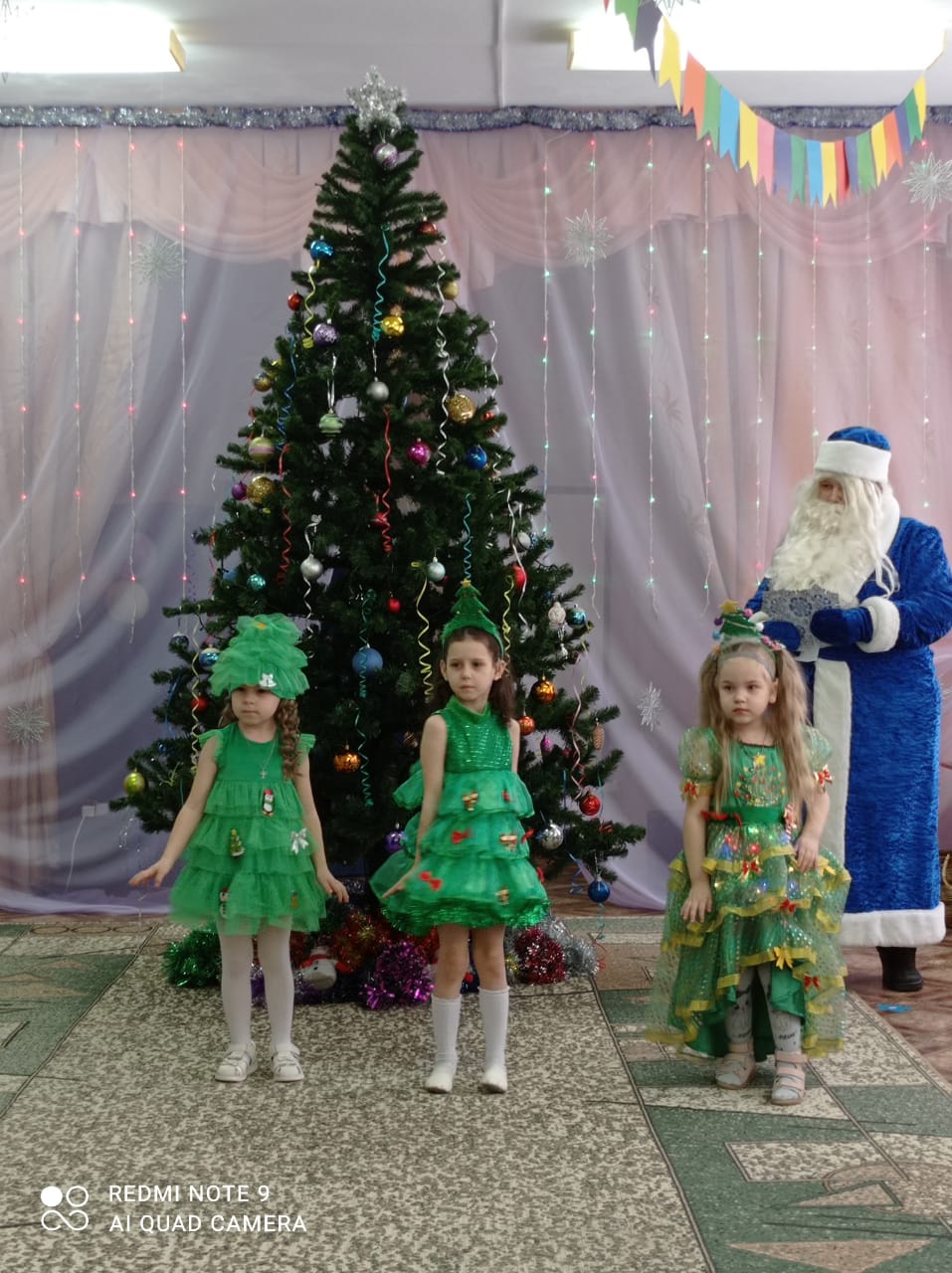 Новогодний утренник в гр."Лягушонок"