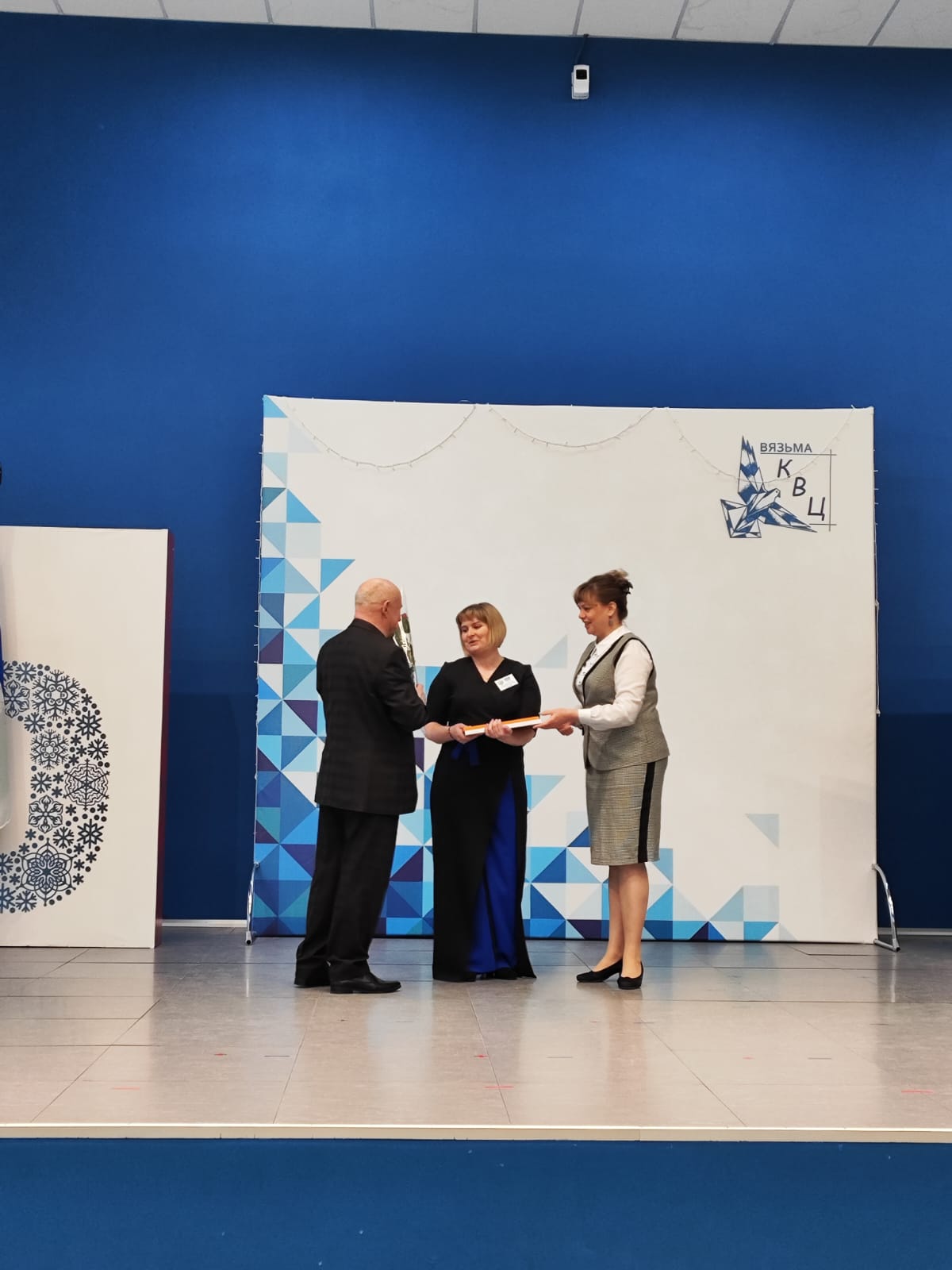 Поздравляем воспитателя Цыкареву Алёну Сергеевну участницу муниципального конкурса Воспитатель года - 2024 с победой в номинации "Дебют"