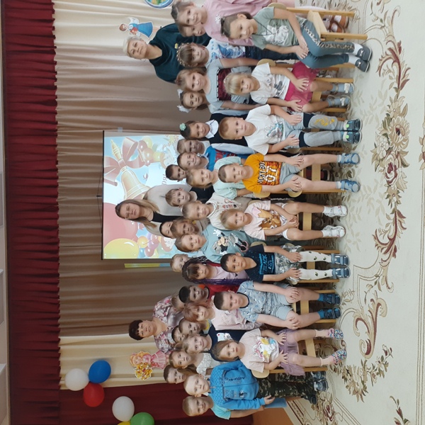 Коллектив детского сада №12 поздравляет всех с Днем знаний!