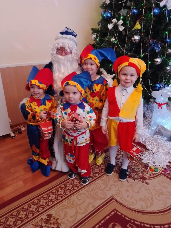 Новогодний утренник в группе "Звездочка"