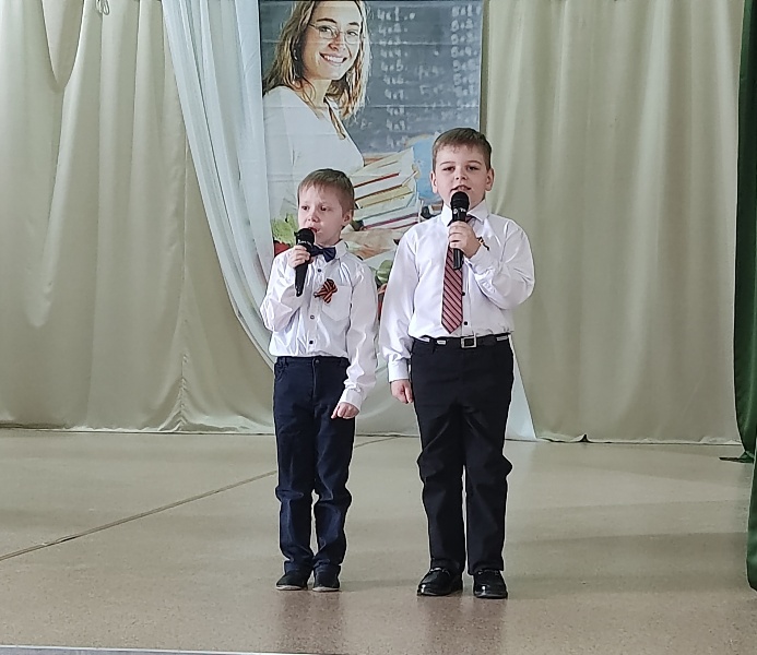 «А мы поем, а мы опять весну встречаем…»