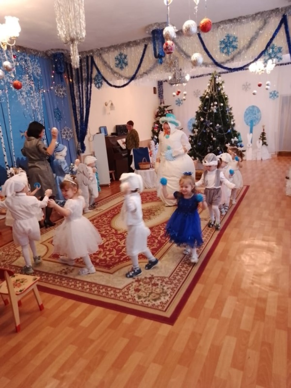 Новогодний утренник в группе "Звездочка"