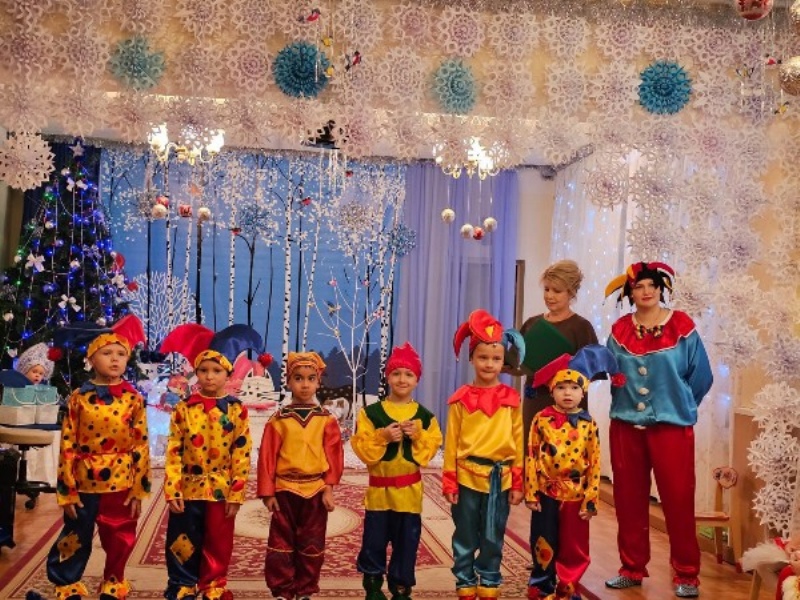 Новогодний утренник в группе "Колокольчик"