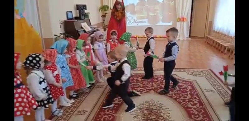 Мамин день в Колокольчике и Ромашке