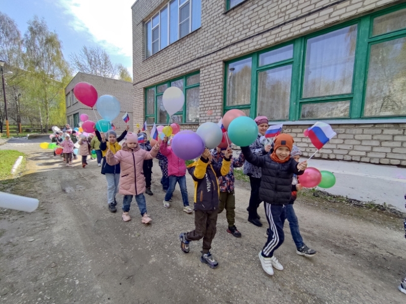 Мы встречаем Первомай!