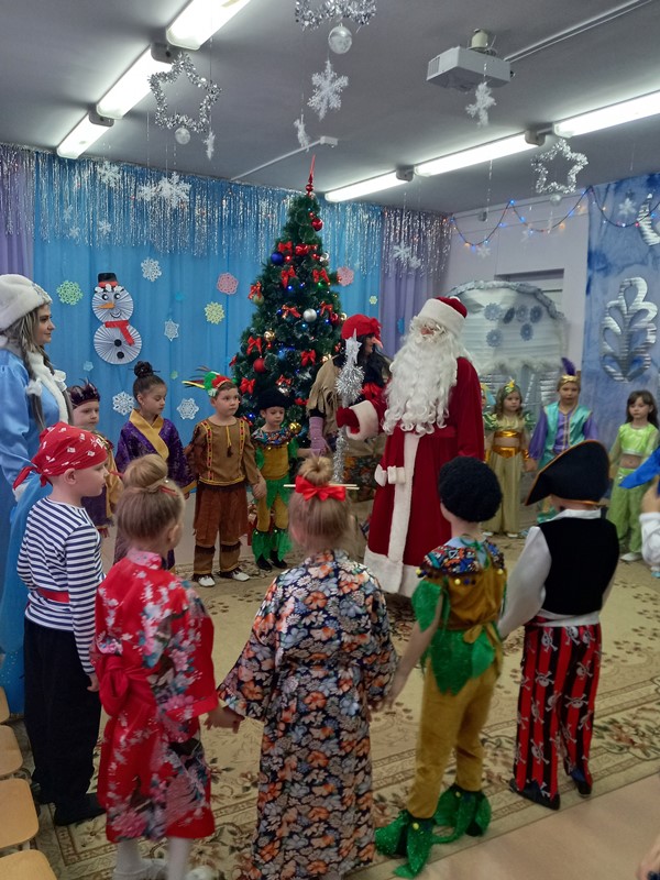 Музыкально-театрализованное представление "Путешествие по разным странам"