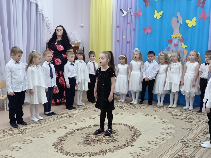 "День матери" в  гр. "Божья коровка"