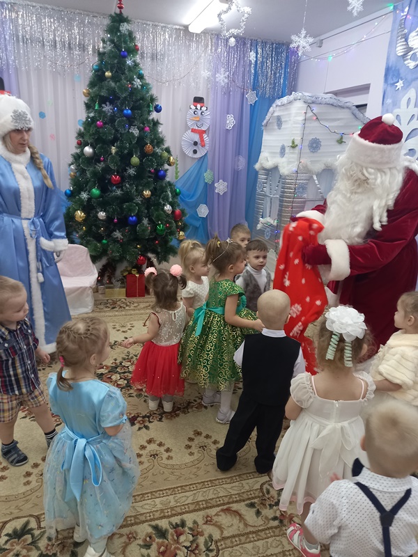 Новогодний утренник "Волшебный колокольчик"