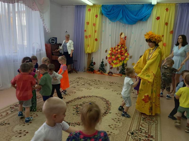 Праздник "Путешествие в осенний лес"