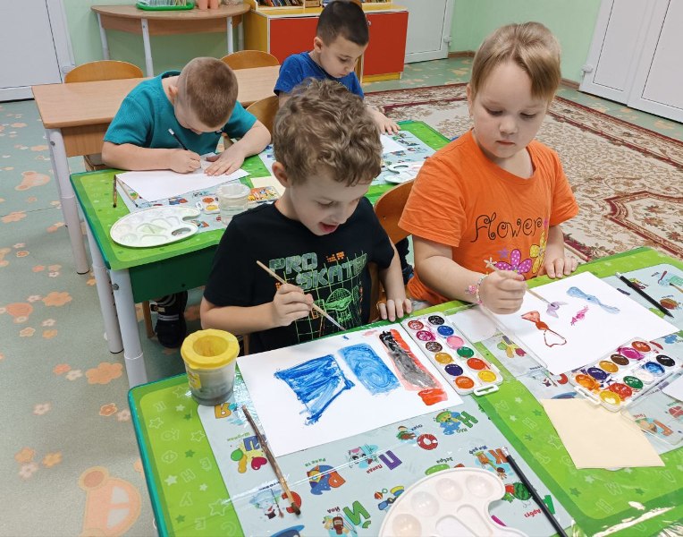 Выставка рисунков "Мир без вредных привычек"