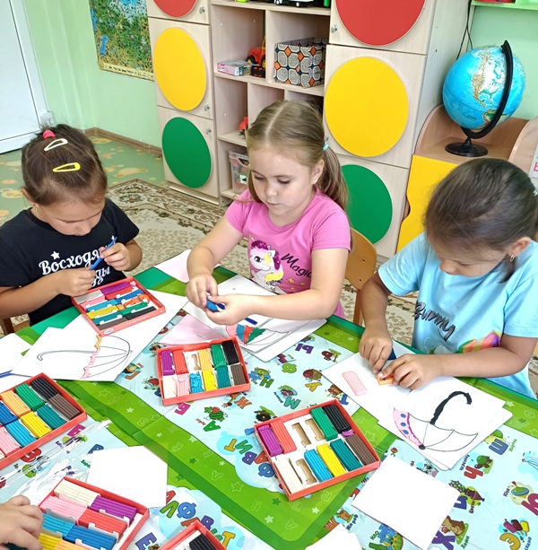 Кружок "Волшебные краски" продолжает "творить"!