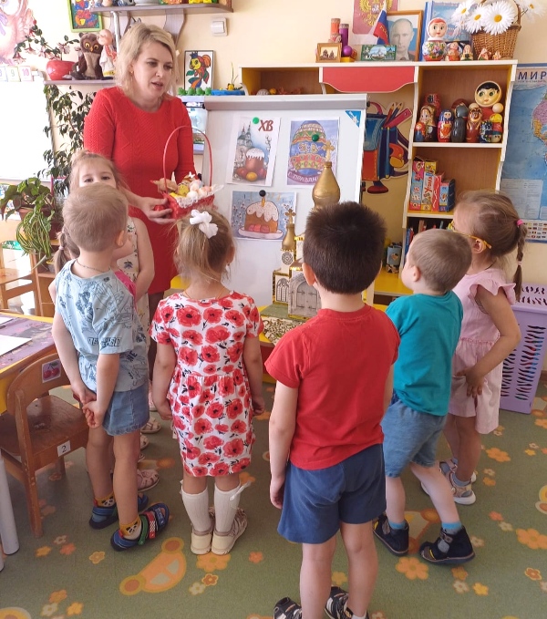 Пасха радость нам несёт