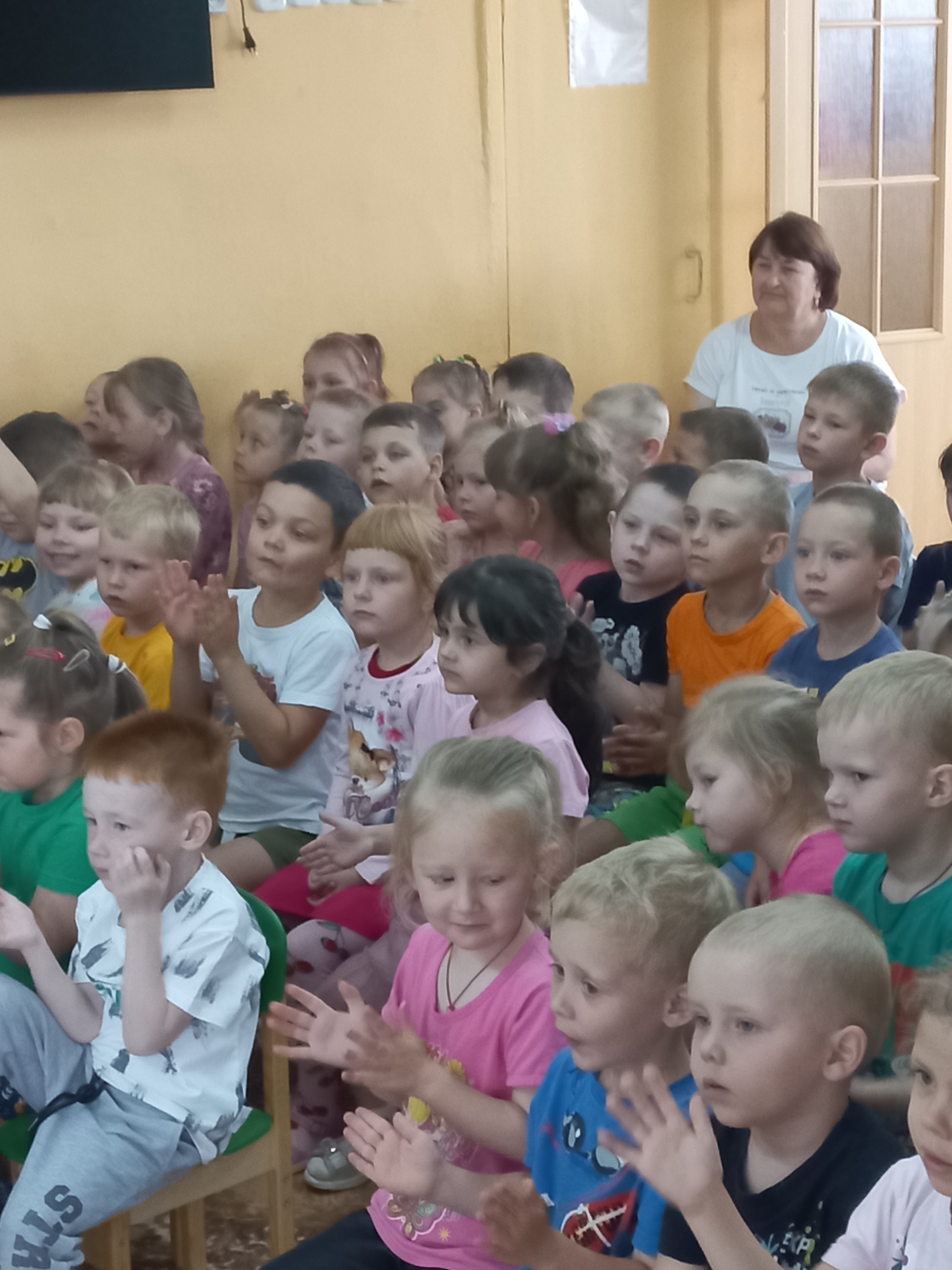 «Театр в гостях у ребят»