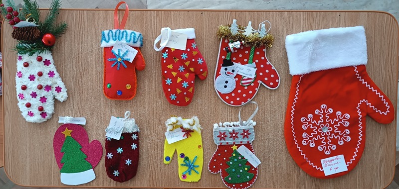 Выставка поделок «Рукавичка Деда Мороза»