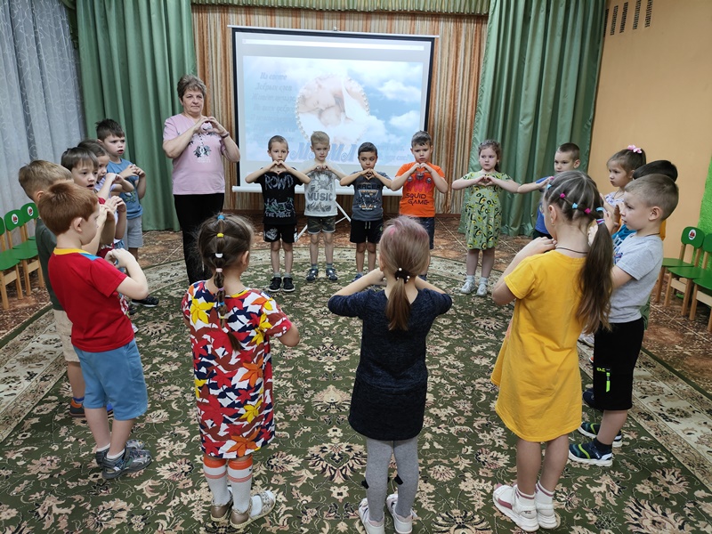 Поздравляем с днем матери!