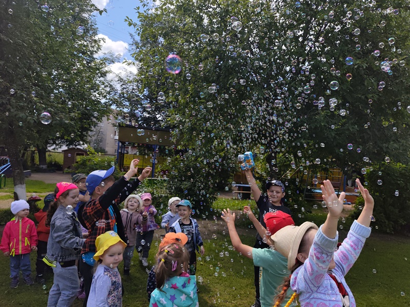 «27 июня – Международный День мыльных пузырей»