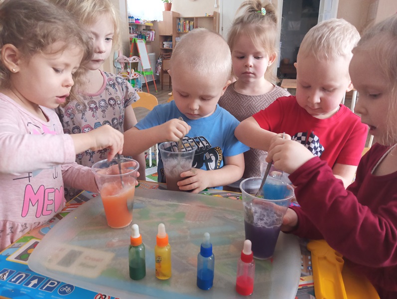 День смешивание разных красок