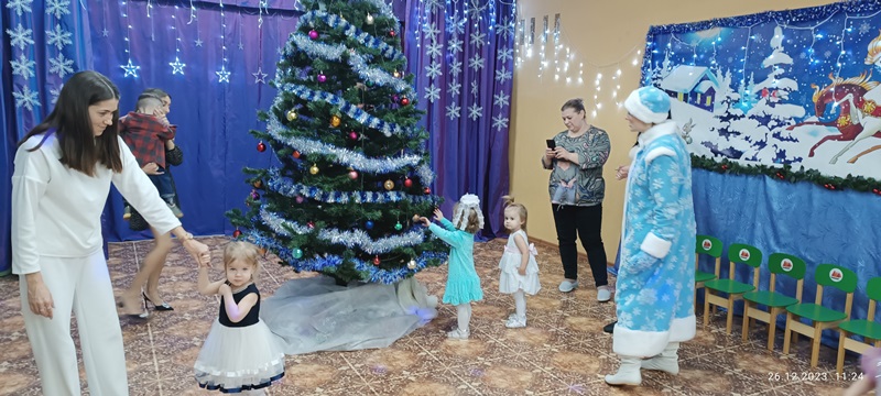 «Новогодний праздник для малышей»