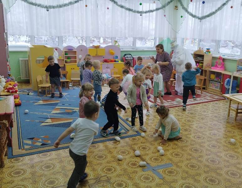 Сказочные герои в гостях у ребят