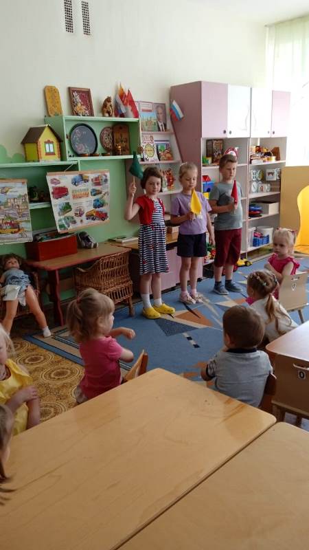 Три сигнала светофора