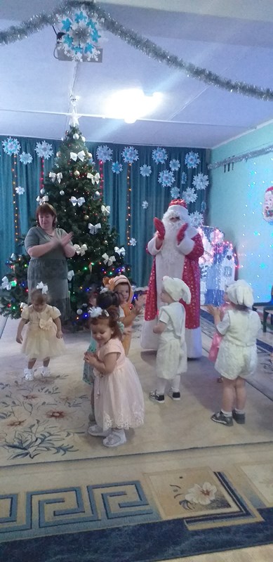 Новогодние утренники в детском саду