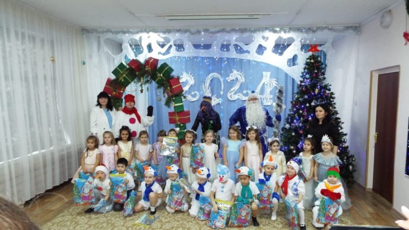 «Новый год в гости к нам идет!»