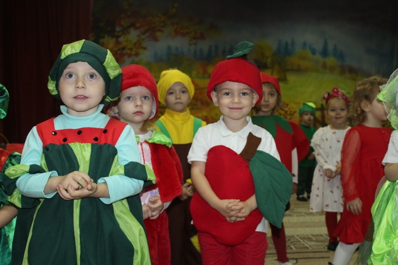 Ходит Осень по дорожкам