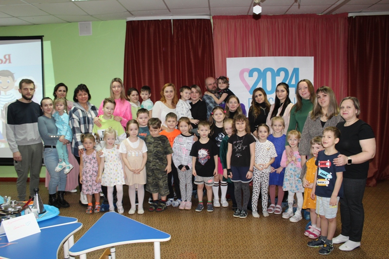 Музыкальная игра «Всей семьёй к нам приходите»