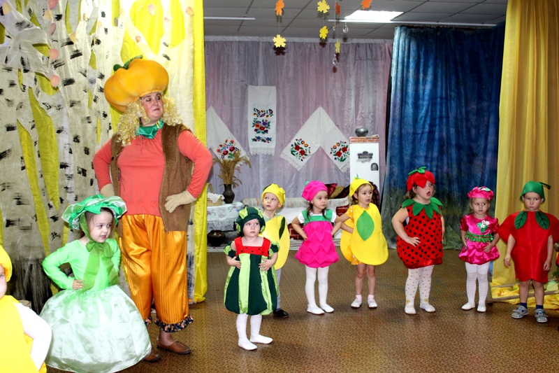 Осенний марафон «Ходит Осень по дорожкам» 2 младшая группа