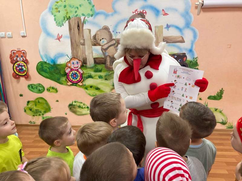 До свидания, ёлочка! Ждём встречи через год!