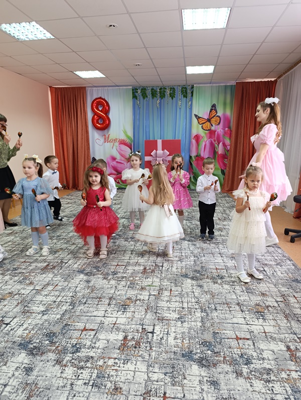 Утренник, посвящённый празднованию Международного женского Дня, в младших группах