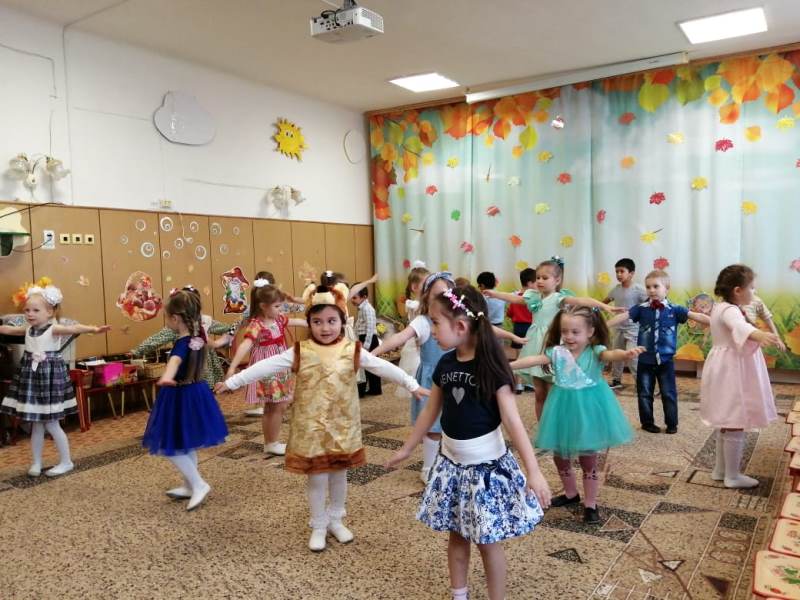 Осенний праздник с бабушками и дедушками