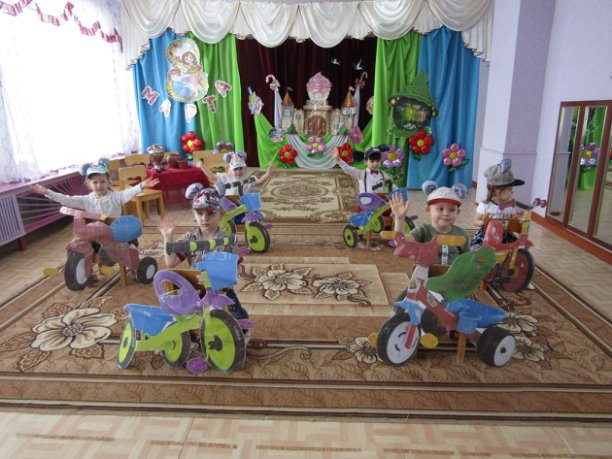 8 марта в младше-средней группе.