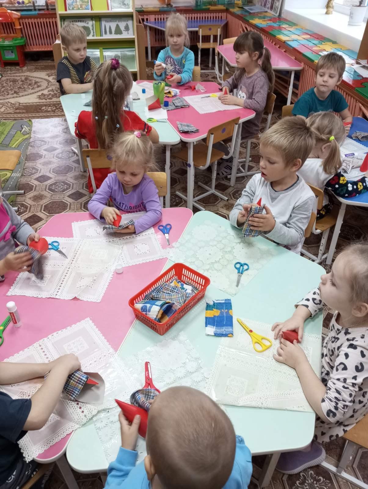 Подготовка ко дню рождения деда Мороза.