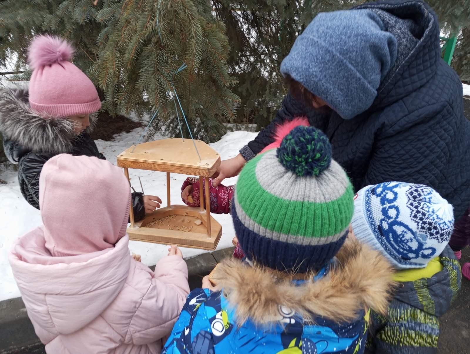 Прогулка в детском саду зимой.