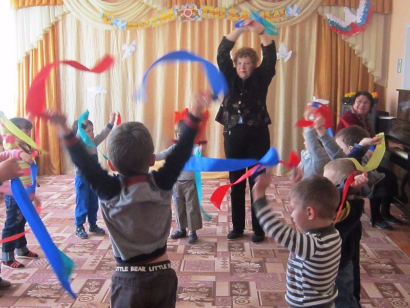 Музыкальное развлечение на тему: «Салют».