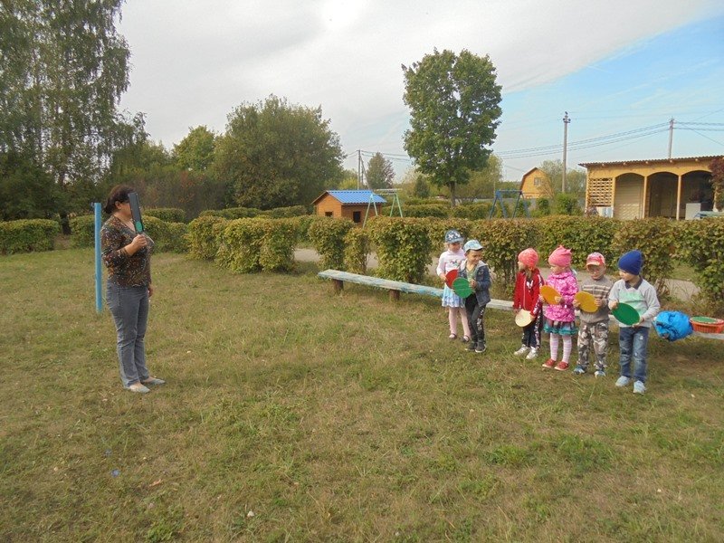 Физкультурный досуг: «Цветные автомобили».