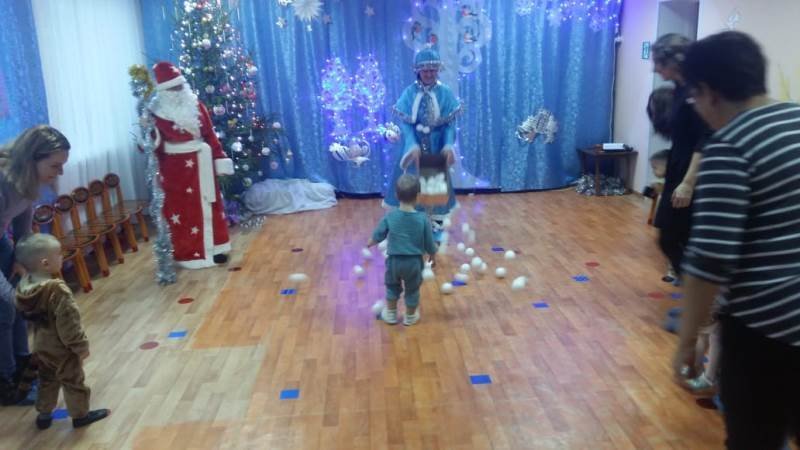 Новогодний утренник в самой маленькой группе – кратковременной