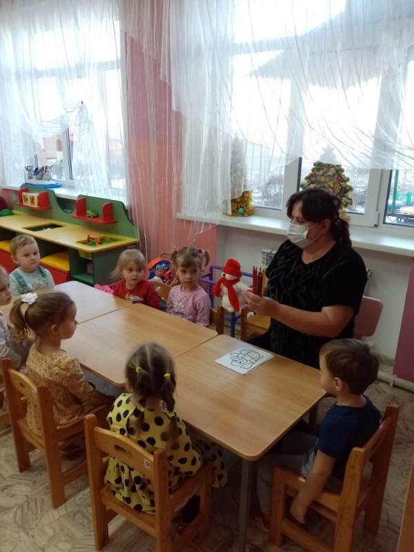 В гости к воспитанникам первой младшей группы приходил Снеговик