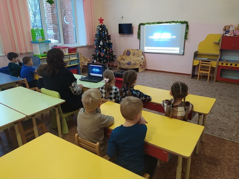 Дети старшей группы просмотрели диск с видеороликом: 