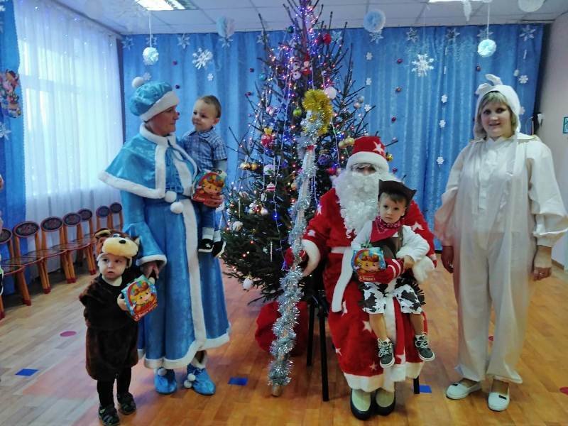 Первый новогодний утренник встретили малыши кратковременной группы 