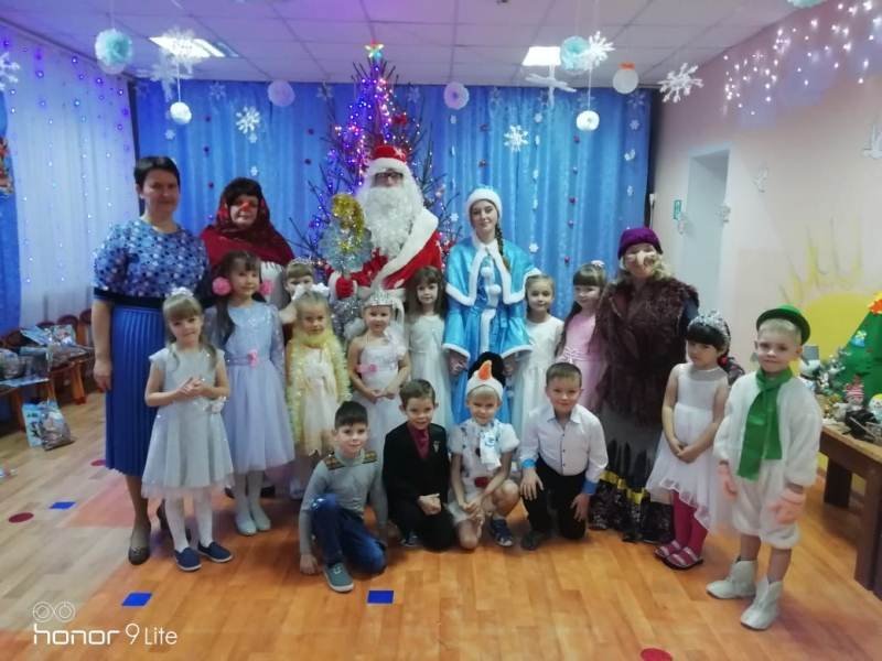 Новогодний утренник в старшей группе  
