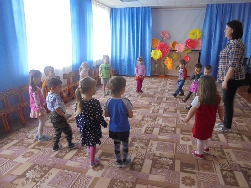 Физкультурный досуг «Весёлые ребята» во второй младшей группе.