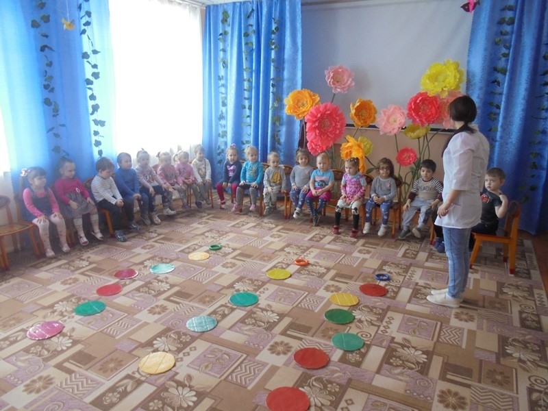 Весёлый досуг «В гости к матрёшкам» в первой младшей группе.