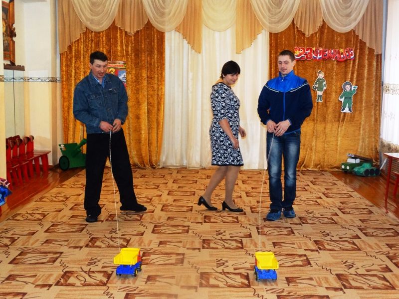 Праздник 23 февраля в средней группе