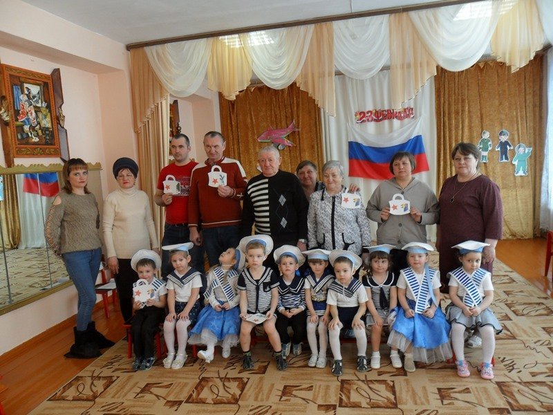 Поздравляем наших пап!