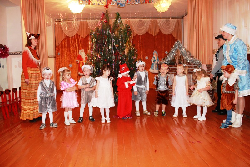 «Новогодние приключения у ёлки»