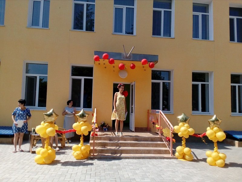 А настоящую сказку показали детям сотрудники нашего детского сада. А настоящую сказку показали детям сотрудники нашего детского сада.