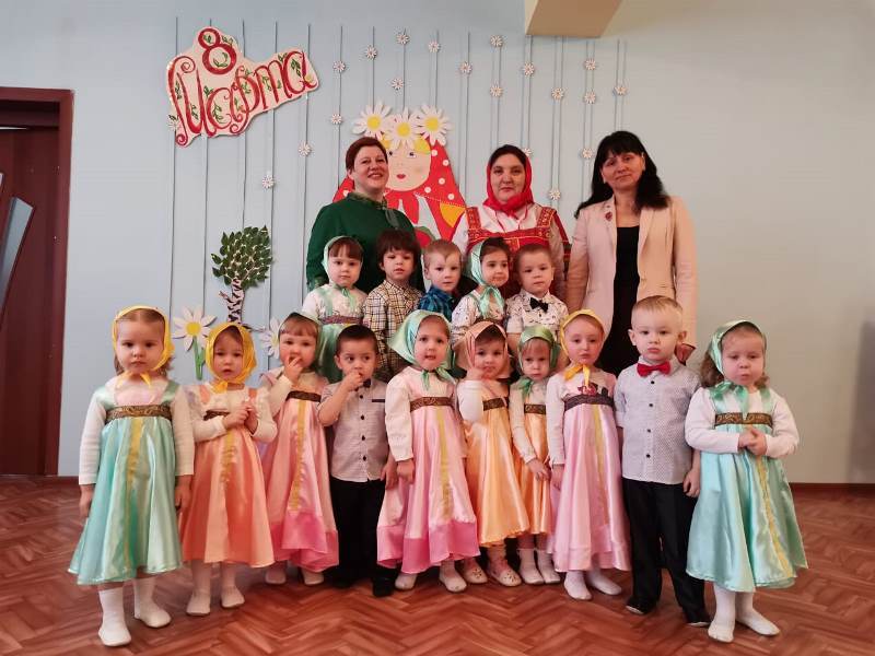 8 марта в младших группах 